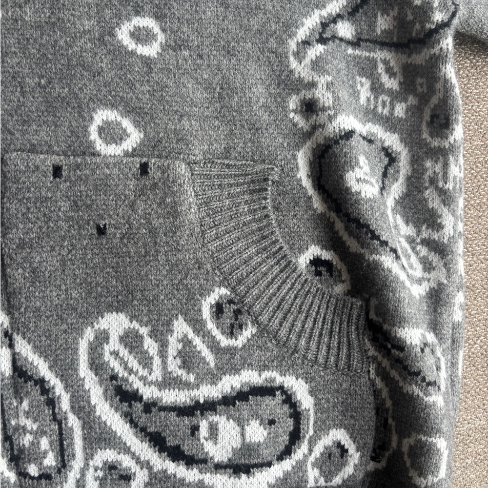 NWOT Gray Bandana Zip-Up Sweater Size Medium - Picture 5 of 10